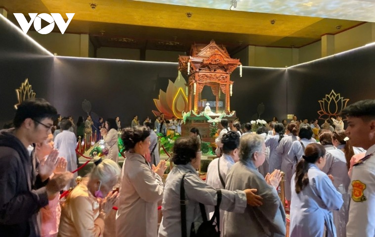 Thousands venerate Lord Buddha’s Sarira in Ho Chi Minh City
